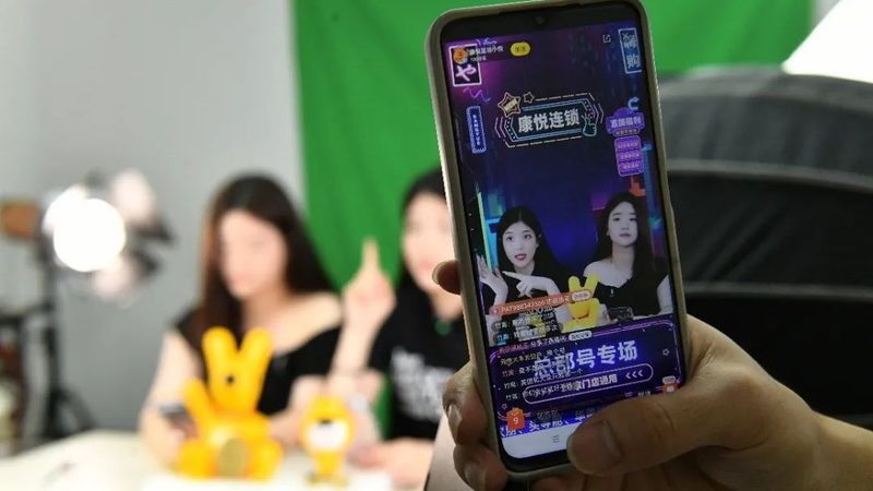 育儿嫂带睡一个月加钱，揭秘背后的行业真相
